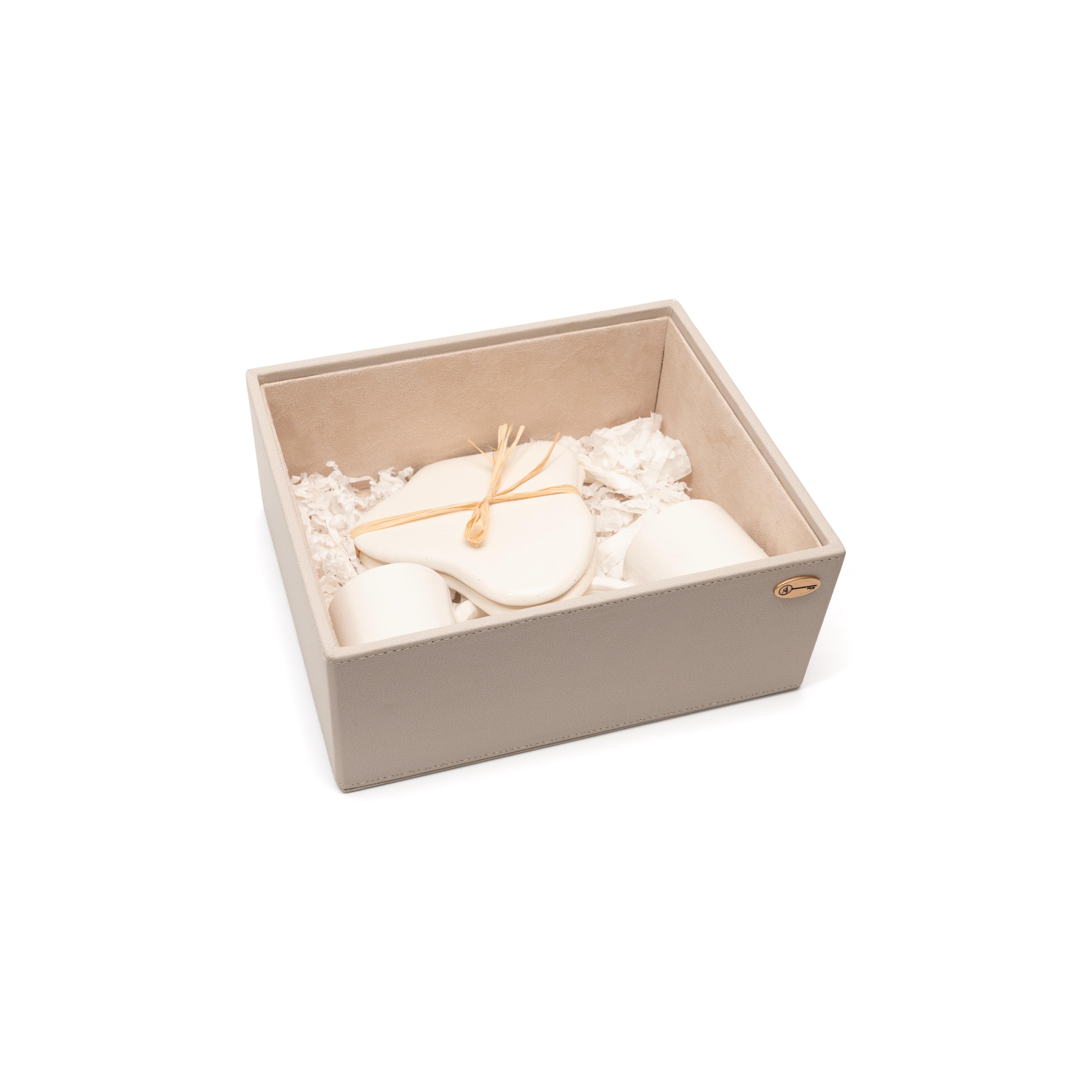 Coffret: 2 tasses et sous tasses désign